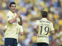 Raúl Jiménez festeja su tercera anotación para las Águilas en el partido. MEXSPORT /