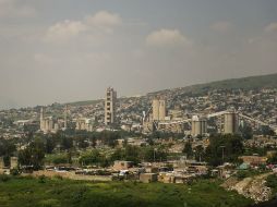 La urbanización mal planeada ha vuelto de uso habitacional las zonas que antes sólo eran industriales.  /