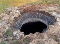 En redes sociales, el agujero ha sido atribuido a extraterrestres, un meteorito o actividades humanas. ESPECIAL /