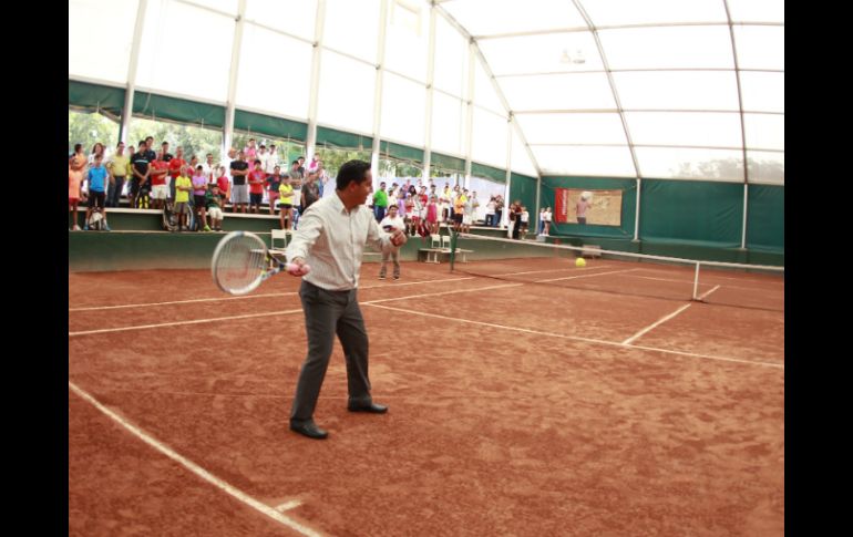 El evento inaugural se llevó a cabo en el Club Privado San Javier dando el raquetazo inicial André Marx Miranda, director de Code.  /