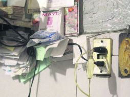 Doble uso. Así lucen las instalaciones eléctricas en algunos de los mercados municipales de la metrópoli.  /