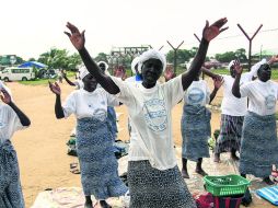 Miembros de la Red de Mujeres de Construcción de Paz ayunan para pedir la intervención de Dios en la erradicación del ébola. EFE /
