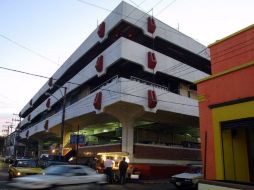Locatarios confían que el edificio siga en pie hasta que se consigan fondos. ''Esperemos que aguante'', dice Barba Mariscal. ARCHIVO /