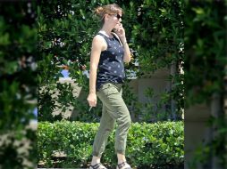 La esposa de Affleck ha sido fotografiada en un paseo casual por Los Ángeles donde se nota su evidente estado. ESPECIAL /