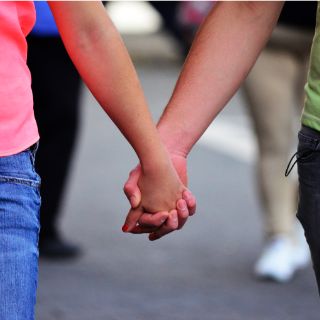 La mitad de las personas que viajan son infieles, según estudio