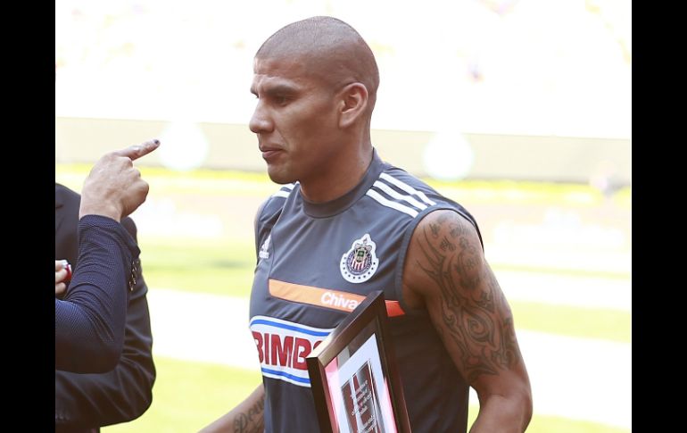 El futbolista dice que ‘siempre es bueno que se hable de Chivas fuera de México’. ARCHIVO /