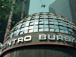 Al inicio de la jornada en el mercado cambiario, la moneda mexicana se coloca en 13.28 pesos por dólar. ARCHIVO /