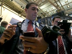 El Nasdaq Composite, de títulos bancarios, tecnológicos, industriales y de seguros, gana 8.93 puntos. AP /