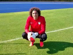 Ochoa asegura que hará bien su trabajo para dar satisfacciones a los mexicanos que le siguen en Málaga. Tomada @MalagaCF. ESPECIAL /