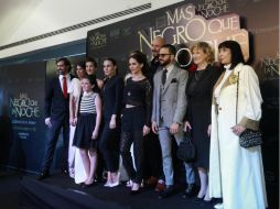 El elenco de la película durante la premiere ayer. EFE /