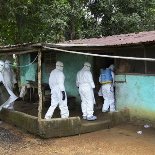 Presidenta de Liberia declara estado de emergencia por ébola