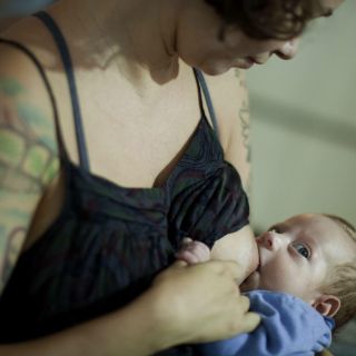 Lactancia materna ayuda a recuperar el peso a madres