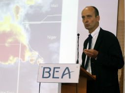 El director de la BEA, Rémi Jouty, no se aventura a apuntar las posibles causas del avionazo. EFE /