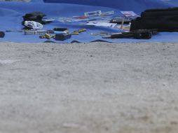 Peritos llevan a cabo la investigación sobre el hecho, ocurrido en la colonia 10 de abril. ARCHIVO /