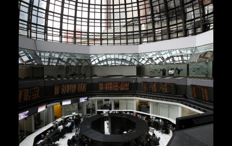 El mercado accionario mexicano cerró a la baja a la par de los índices estadounidenses. ARCHIVO /