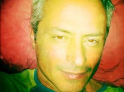 Larrea inició su carrera en 1987 con el filme Muerte súbita y en los últimos años participó en otros rodajes.Tomada de @guillermolarrea ESPECIAL /