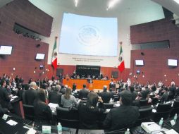 ACUERDOS. Tras más de 170 horas de discursos, dan luz verde a la más polémica reforma estructural.  /