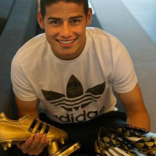 James Rodríguez recibe 'Bota de Oro' del Mundial