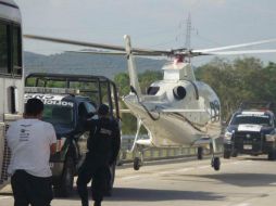 La Policía Federal y antimotines del estado tienen presencia en la zona para desalojar la vía de ser necesario. Foto: ‏@MisCejitas.  /