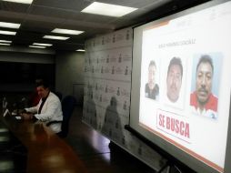 El fiscal Luis Carlos Nájera presenta a los dos involucrados en el crimen; buscan a otro.  /