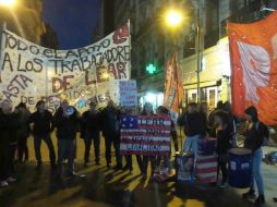 Manifestantes piden la liberación de Victoria Moyano y de María Chaves. TOMADA DE @cecil1a  /