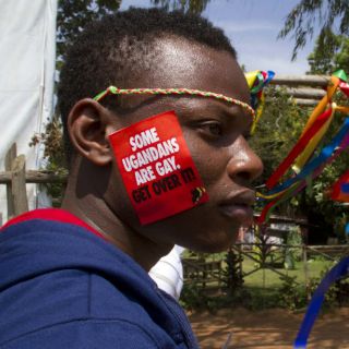 Celebran fin de ley antigay en Uganda