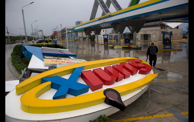 Inundaciones, viviendas colapsadas y árboles caídos, son imágenes de las ciudades por donde ha pasado 'María'.