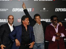 Parte del elenco de 'Los Indestructibles 3', filme en la que participa Banderas. EFE /