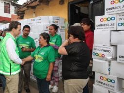 Velasco Coello estuvo con las personas que resultaron afectadas por el torbellino registrado el pasado 6 de agosto.Tomada de @VelascoM_ ESPECIAL /