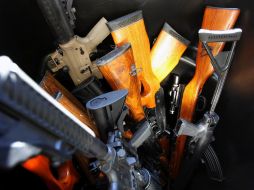 Bajo las leyes actuales, la venta y el consumo de bebidas alcohólicas son suspendidos durante los eventos de armas de fuego. ARCHIVO /