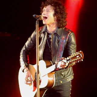 Bunbury cumplirá 47años, inmerso en su 'Palosanto Tour'
