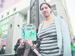 Protección. En la mayoría de los matrimonios que terminan en divorcios se les asigna a los hijos pensión alimenticia. SUN /