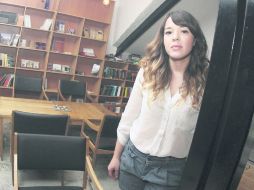 Propietaria. Samantha Saavedra pone un 'granito de arena' en la difusión de obras literarias de estos lares.  /