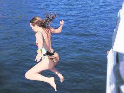 ¡Al agua patos!. Thalía disfrutó de las aguas de Capri, durante su estancia en Italia.INSTAGRAM  /