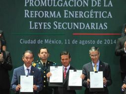 El Presidente Peña promulga las leyes secundarias de la reforma energética; la izquierda va por la consulta popular de la legislación. SUN /