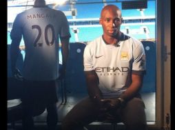 Mangala ya se presentó con su nuevo equipo inglés. Foto: @MCFC. ESPECIAL /