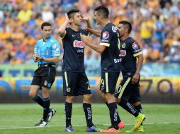 Las Águilas tienen felices a todos sus aficionados, incluido el hoy jugador del Puebla. EFE /