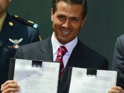 El Presidente Enrique Peña Nieto promulga la legislación secundaria de la reforma constitucional en materia energética. AFP /