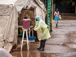 El último reporte de la OMS eleva a mil 13 el número de muertos en África Occidental a causa del ébola. AP /