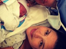 El mensaje de Vale fue acompañado de una foto donde aparece con su esposo y su bebé. ESPECIAL /