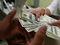 Banco Base subraya que para este día se estima un tipo de cambio cotizando entre 13.14 y 13.22 pesos por dólar. ARCHIVO /