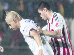 Para que amarre. El ex rojiblanco, 'Bofo' Bautista (izq.) abrió el marcador ayer en favor de Coras. LIGA MX ESPECIAL /