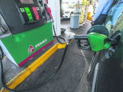 Con trampa. La Profeco detectó a estaciones de servicio que despachan litros que no son de a litro al consumidor.  /