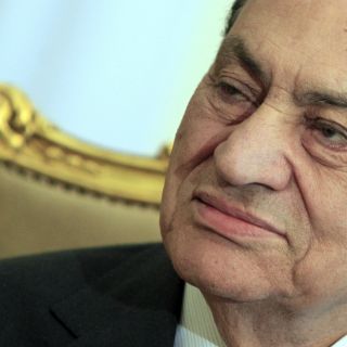 Mubarak niega que ordenó asesinato de manifestantes