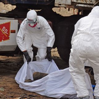 Ébola, 'fuera de control' en Liberia, dice experto de la OMS