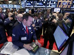 Los inversionistas siguen atentos al desarrollo de los conflictos geopolíticos y reaccionan al reporte de ventas minoristas en EU. ARCHIVO /