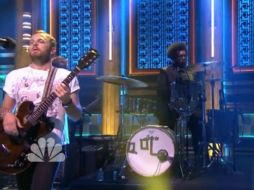 Durante el programa 'The Tonight Show with Kimmy Fallon' el baterista tuvo que ser sustituido. ESPECIAL /