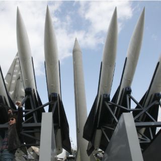 Norcorea lanza tres proyectiles al mar tras semanas de calma