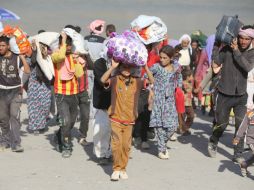 Familias en Iraq han tenido que abandonar sus hogares para huir de los ataques y enfrentamientos. AFP /