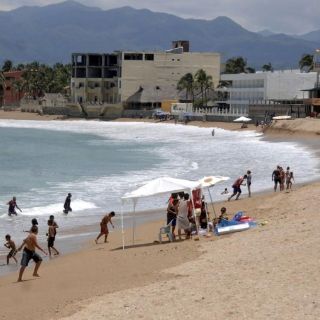 Inauguran obras de recuperación de playa en Barra de Navidad
